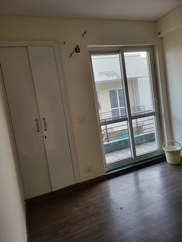 Furnished Amenities in 3 BHK Builder Floor at BPTP Parkland Pride, Sector 77 – for Rent