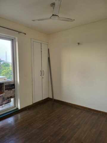 Furnished Amenities in 3 BHK Builder Floor at BPTP Parkland Pride, Sector 77 – for Rent