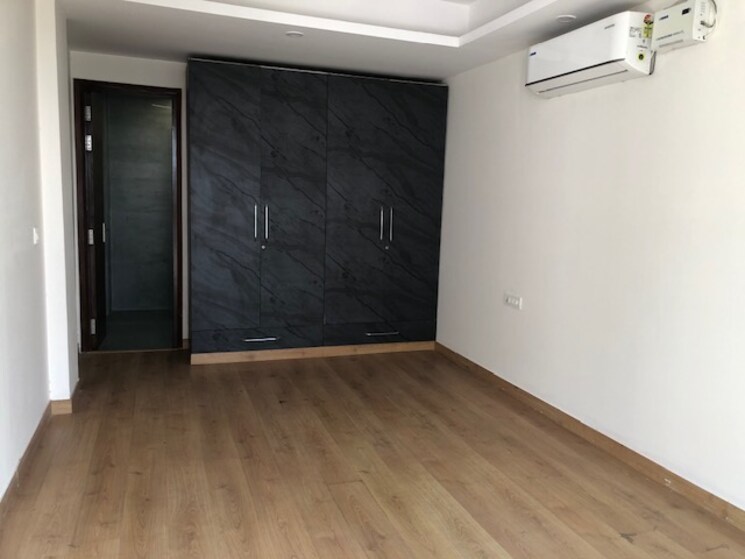 Room, sushant lok i 3 Bedroom 305 Sq.Yd. Builder Floor In Sushant Lok I Gurgaon 9220894