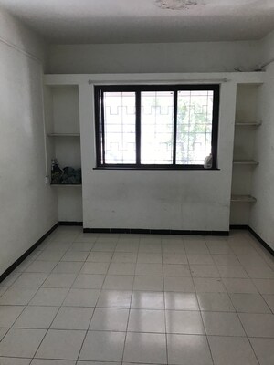 Room in 3 BHK Apartment at Rahul New Ajantha Avenue, Kothrud – for Sale