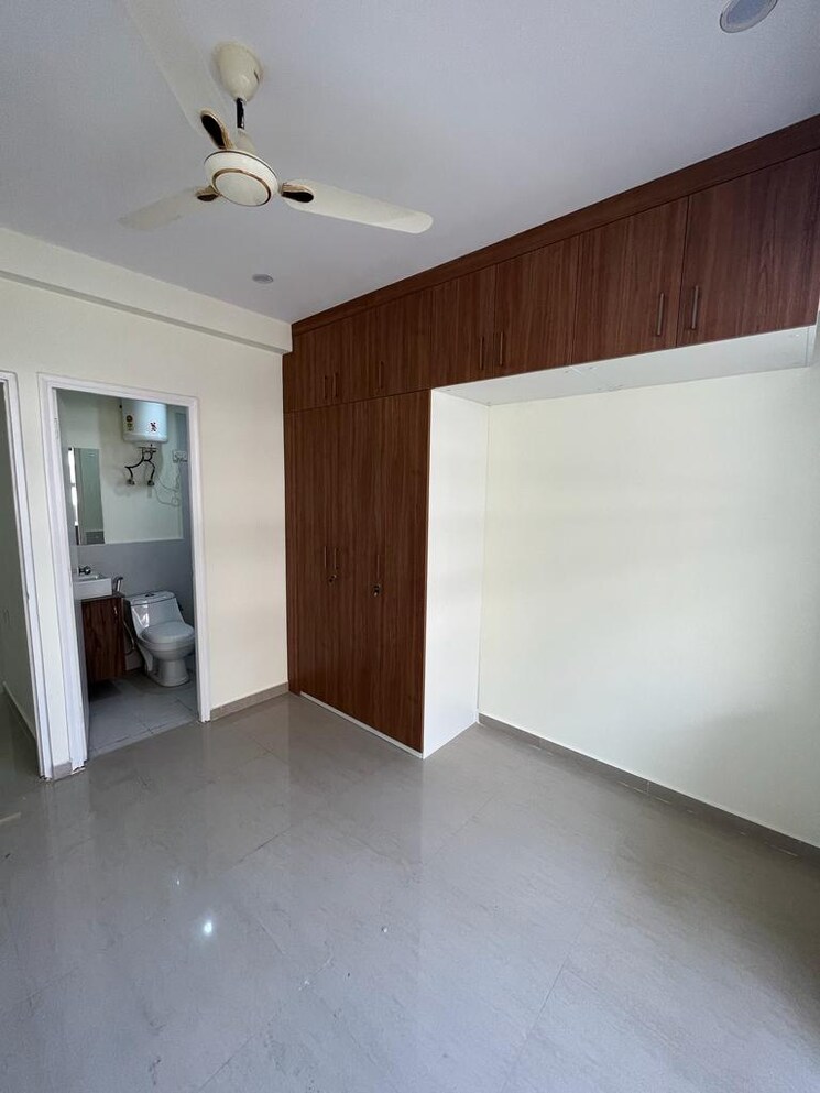 Room, signature-global-park 2 Bedroom 845 Sq.Ft. Apartment In Sohna Sector 36 Gurgaon 9220846