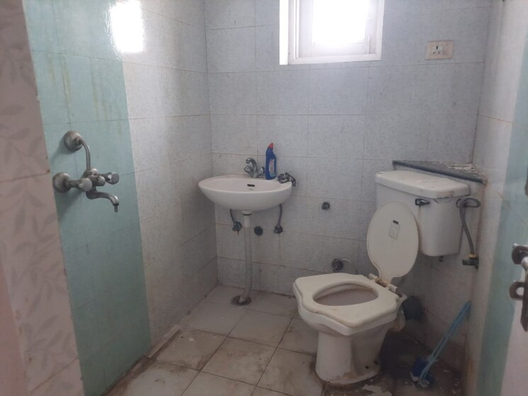 Master Bedroom, green-power-society 3 Bedroom 1800 Sq.Ft. Apartment In Sector 75 Faridabad 9221517