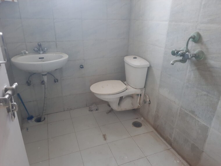 Bathroom, green-power-society 3 Bedroom 1800 Sq.Ft. Apartment In Sector 75 Faridabad 9221517