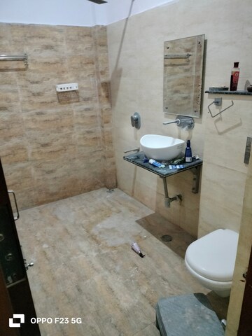 Bathroom in 4 BHK Villa at Gomti Nagar – for Rent