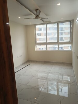 Room in 2.5 BHK Apartment at Mantri Manyata Lithos, Thanisandra – for Rent