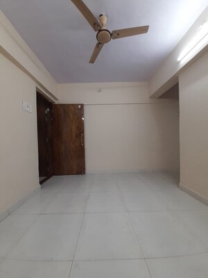 Room in 1 BHK Apartment at Samarth Complex Goregaon , Goregaon West – for Rent