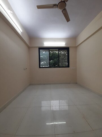 Room in 1 BHK Apartment at Samarth Complex Goregaon , Goregaon West – for Rent