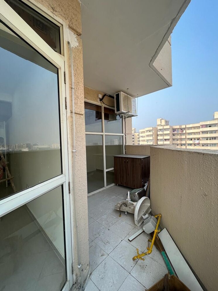 Balcony, signature-global-park 2 Bedroom 822 Sq.Ft. Apartment In Sohna Sector 36 Gurgaon 9220858