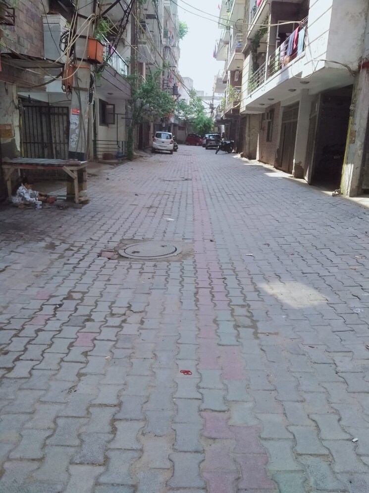  Parking, durga vihar 1 Bedroom 50 Sq.Yd. Builder Floor In Durga Vihar Delhi 9220922