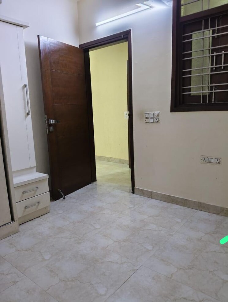 Room, tri nagar 1 Bedroom 600 Sq.Ft. Builder Floor In Tri Nagar Delhi 9220930