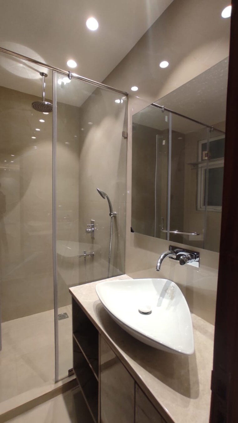 Bathroom, veera-safdarjung-enclave 3 Bedroom 1850 Sq.Ft. Apartment In Safdarjung Enclave Delhi 9220919