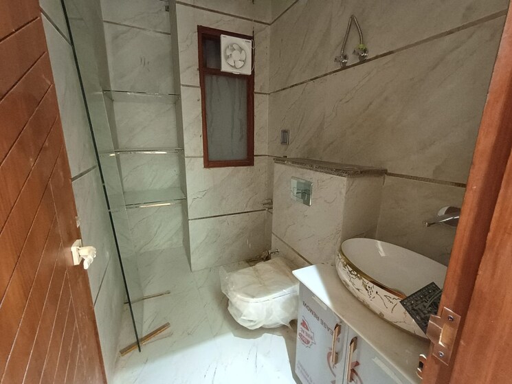 Bathroom, vasundhara sector 3 4 Bedroom 1650 Sq.Ft. Builder Floor In Vasundhara Sector 3 Ghaziabad 9220938