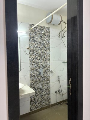 Bathroom in 4 BHK Apartment at Andheri East – for Rent