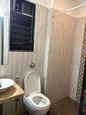 Bathroom in 4 BHK Apartment at Andheri East – for Rent