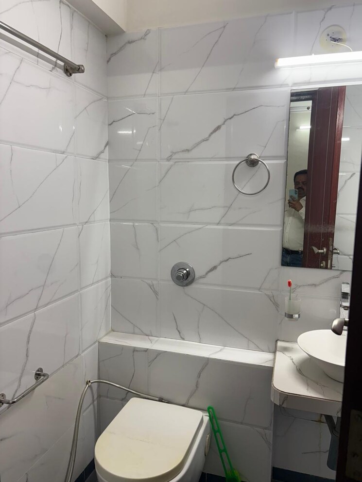 Bathroom, andheri east 4 Bedroom 1200 Sq.Ft. Apartment In Andheri East Mumbai 9220932