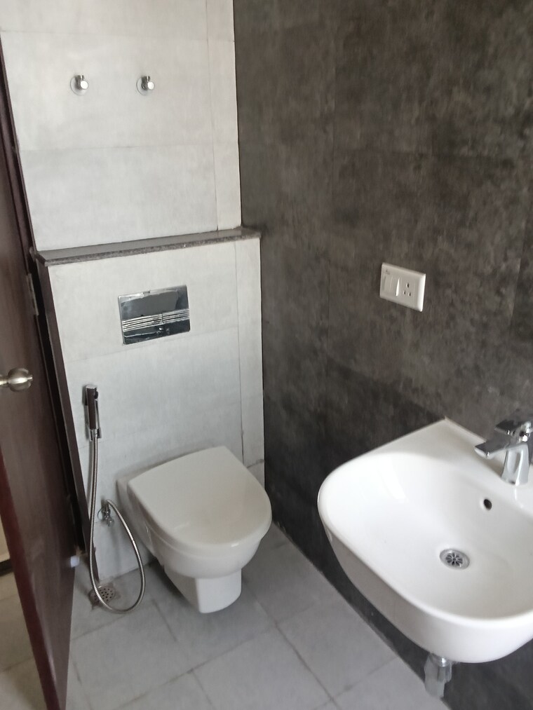 Bathroom, sector 104 3 Bedroom 1689 Sq.Ft. Apartment In Sector 104 Gurgaon 9220957