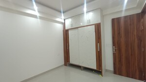 Room in 3 BHK Builder Floor at Anamika Enclave, Sector 14 – for Rent