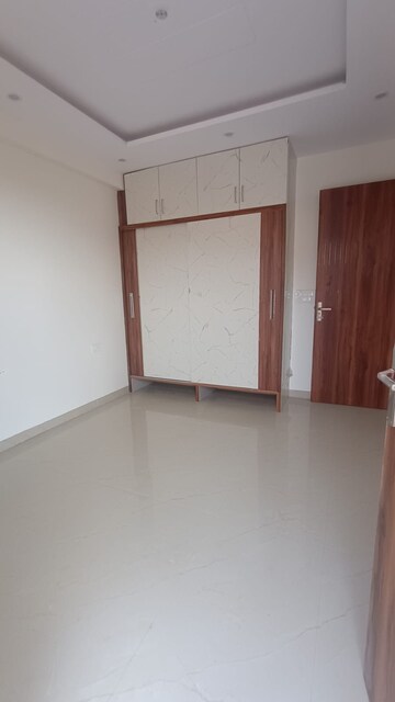 Room in 3 BHK Builder Floor at Anamika Enclave, Sector 14 – for Rent