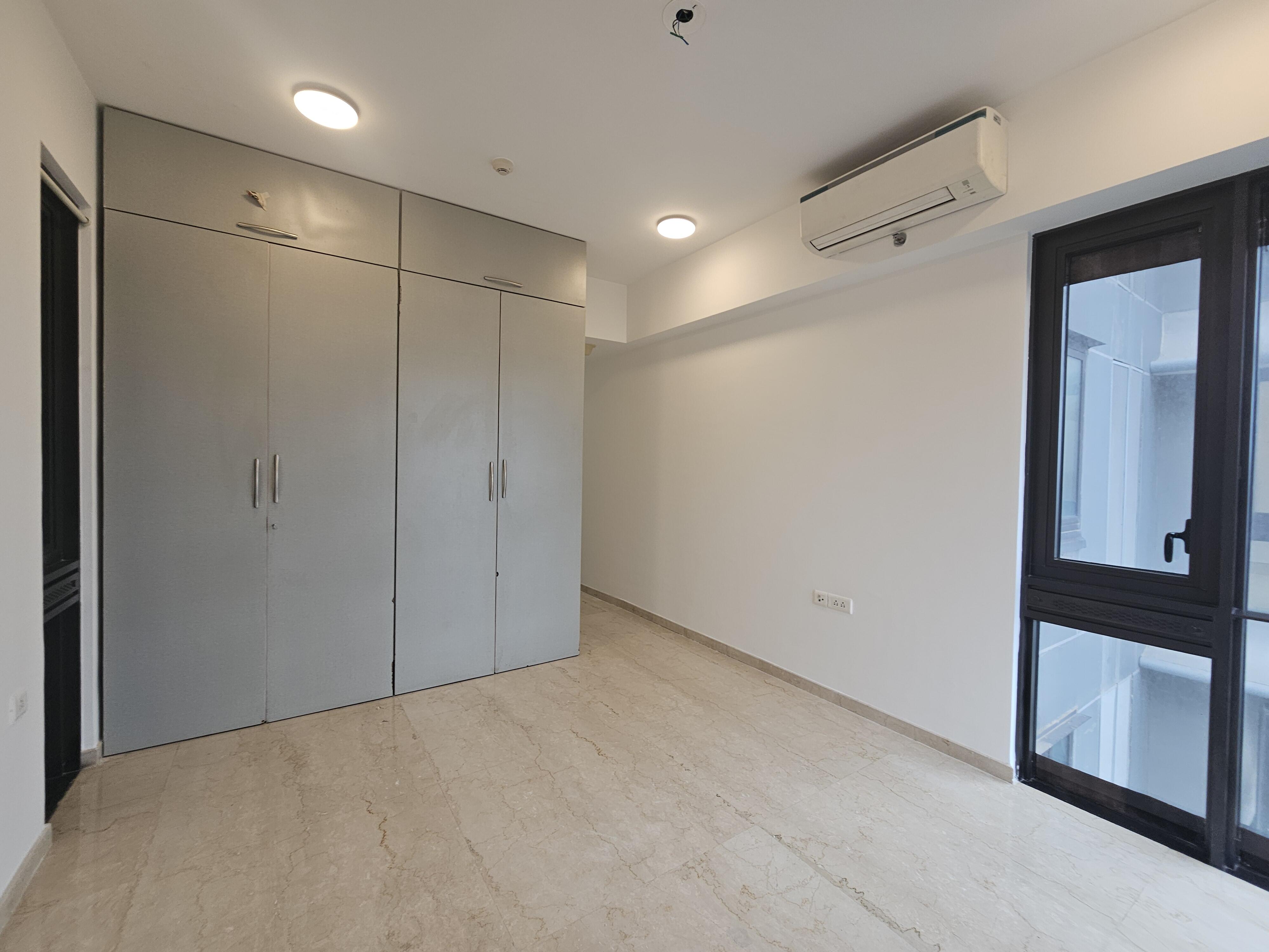 3 BHK + Servant Room Apartment For Rent in Lodha The Park