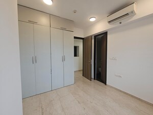 Room in 3 BHK Apartment at Lodha The Park, Worli – for Rent