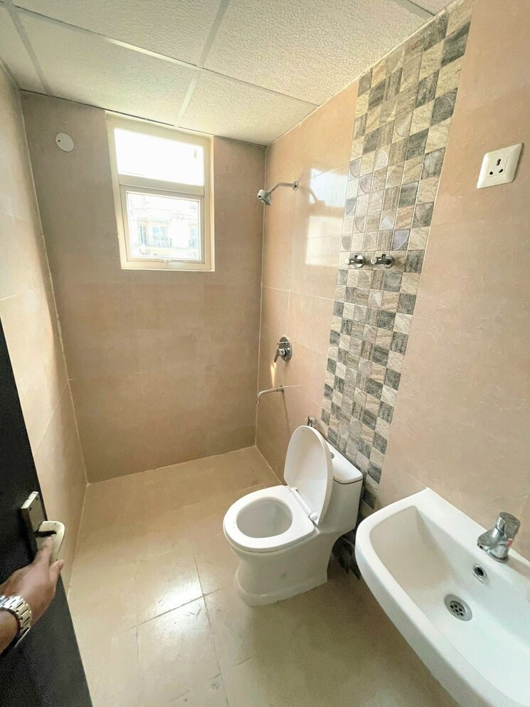 Bathroom, paras-dews 4 Bedroom 2275 Sq.Ft. Apartment In Sector 106 Gurgaon 9221032