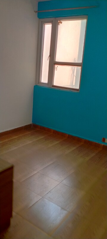 Room in 2 BHK Apartment at Tulip Lemon, Sector 69 – for Rent