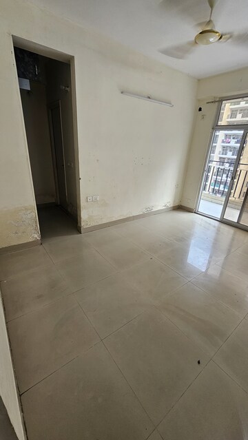 Room in 3 BHK Apartment at Nirala Aspire, Sector 16 Greater Noida – for Sale