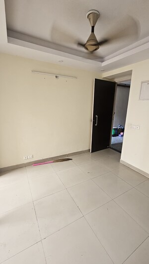 Room in 3 BHK Apartment at Nirala Aspire, Sector 16 Greater Noida – for Sale