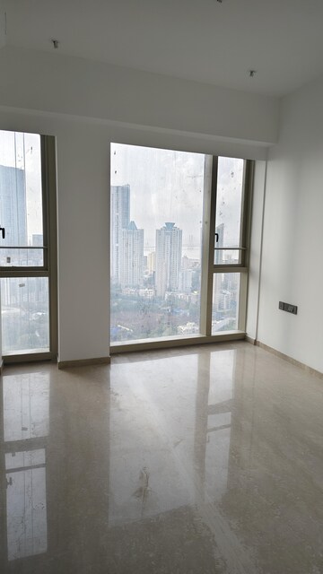 Room in 3 BHK Apartment at Lodha The Park, Worli – for Rent