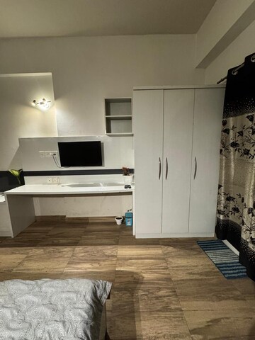 Furnished Amenities in 1 BHK Apartment at Paramount Golfforeste, Zeta I Greater Noida – for Rent