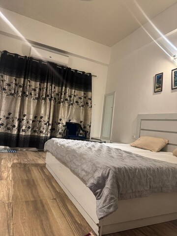 Bedroom in 1 BHK Apartment at Paramount Golfforeste, Zeta I Greater Noida – for Rent