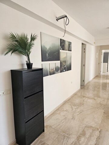 Room in 2 BHK Apartment at Hiranandani Fortune City, New Panvel – for Rent