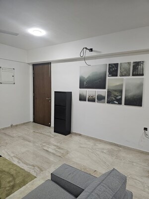 Room in 2 BHK Apartment at Hiranandani Fortune City, New Panvel – for Rent