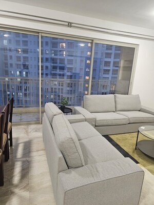 Team Area in 2 BHK Apartment at Hiranandani Fortune City, New Panvel – for Rent