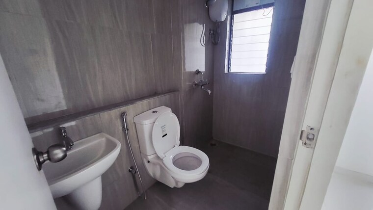 Bathroom, lodha-crown-quality-homes-dombivli 2 Bedroom 587 Sq.Ft. Apartment In Dombivli East Thane 9221110
