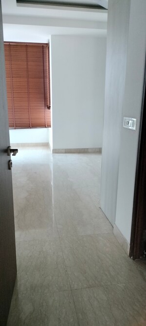 Room in 3 BHK Apartment at Ambience Tiverton, Sector 50 – for Rent