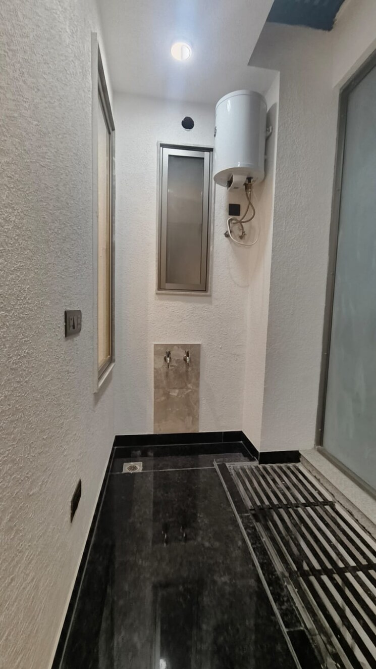 Balcony, uday park 3 Bedroom 217 Sq.Yd. Builder Floor In Uday Park Delhi 9221118