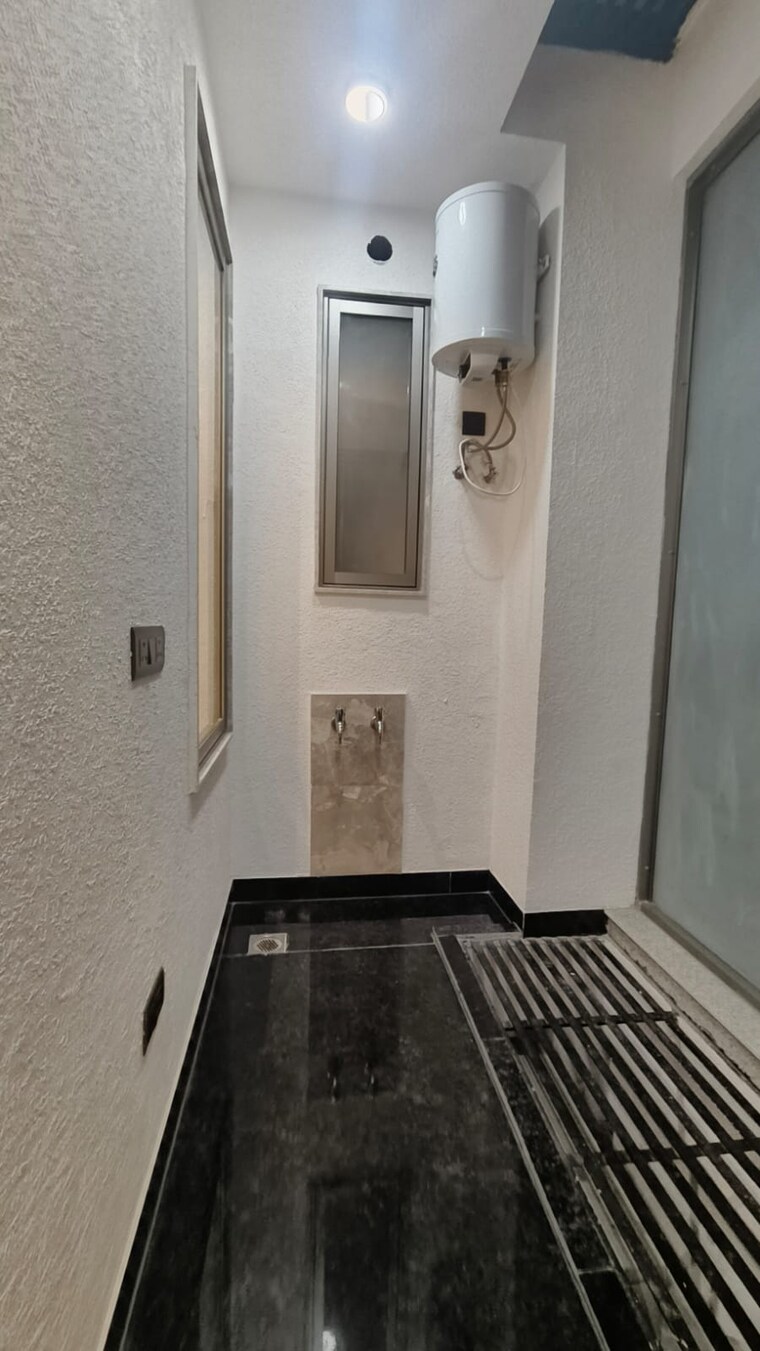 Balcony, uday park 3 Bedroom 217 Sq.Yd. Builder Floor In Uday Park Delhi 9221118