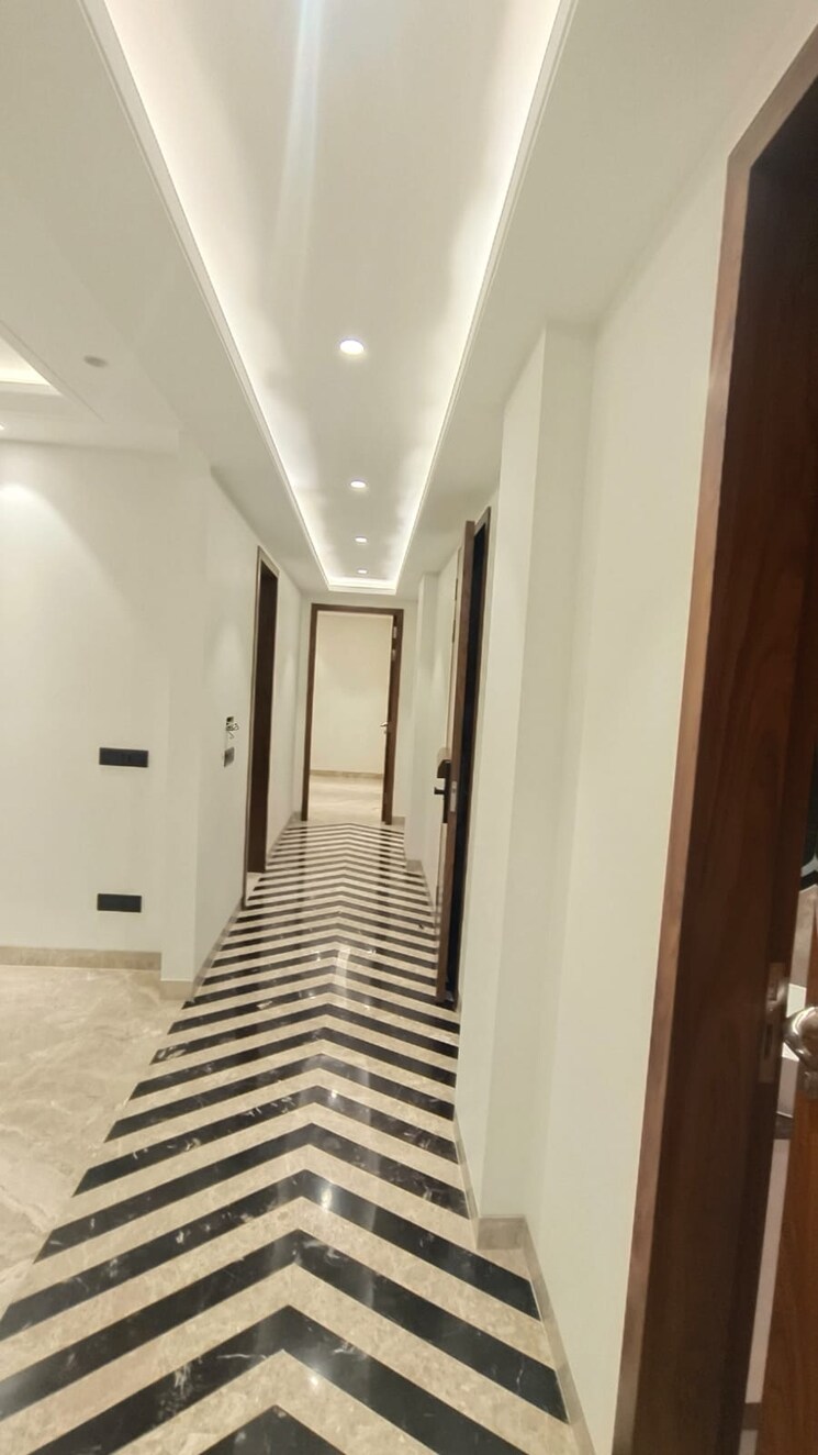 undefined, uday park 3 Bedroom 217 Sq.Yd. Builder Floor In Uday Park Delhi 9221118