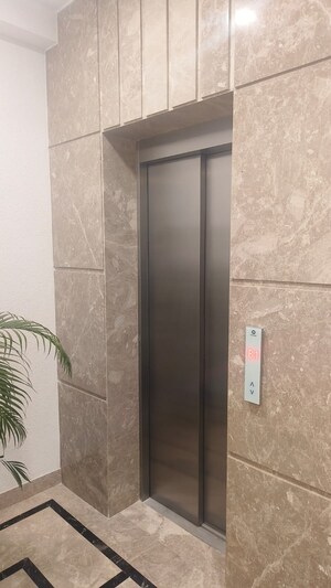 Lift in 3 BHK Builder Floor at Uday Park – for Sale