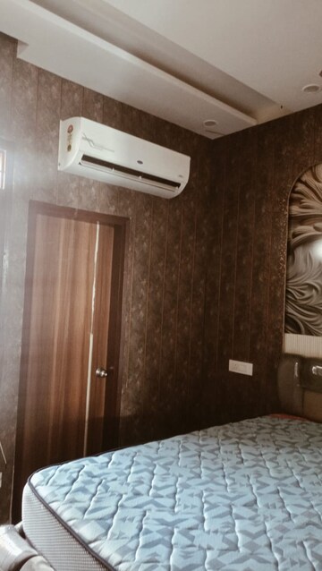 Room in 3 BHK Apartment at Sector 115 – for Rent