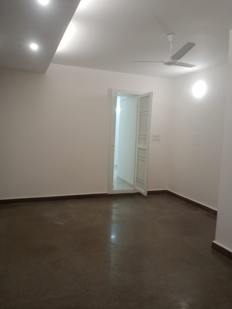 Team Area, safdarjung enclave Commercial Office Space 1800 Sq.Ft. In Safdarjung Enclave Delhi 9221166