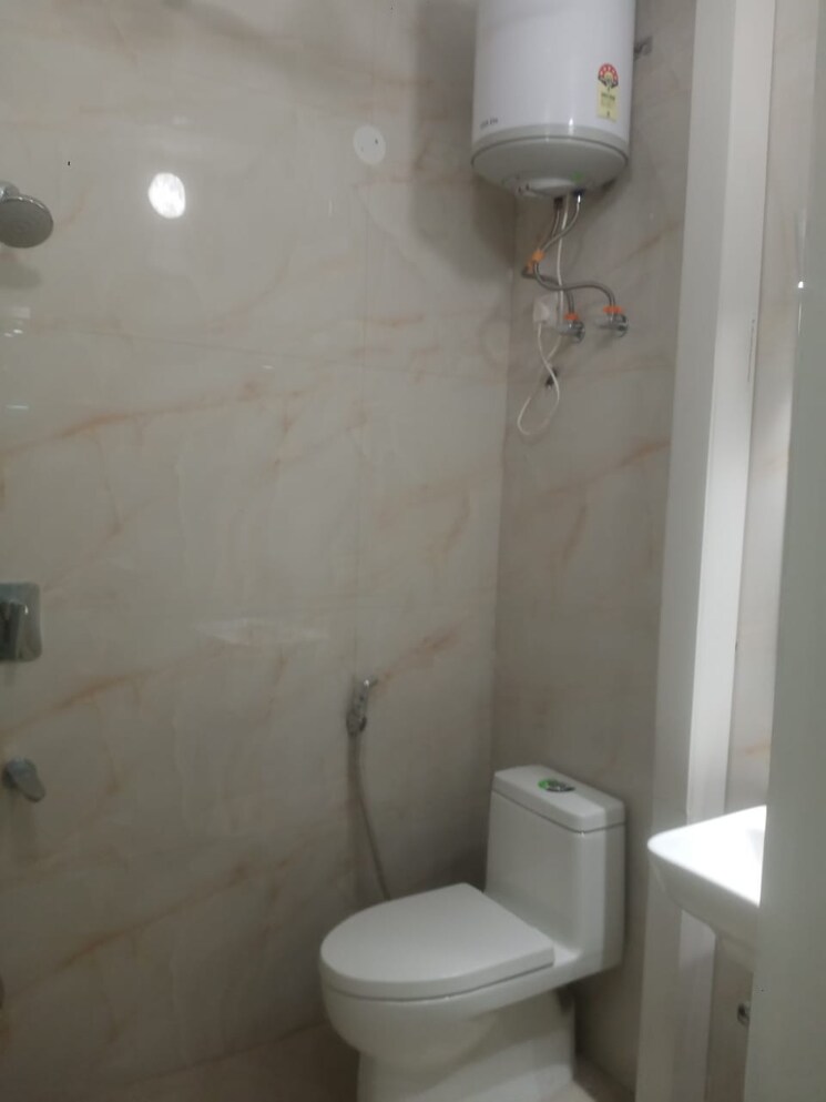 Washroom, safdarjung enclave Commercial Office Space 1800 Sq.Ft. In Safdarjung Enclave Delhi 9221166