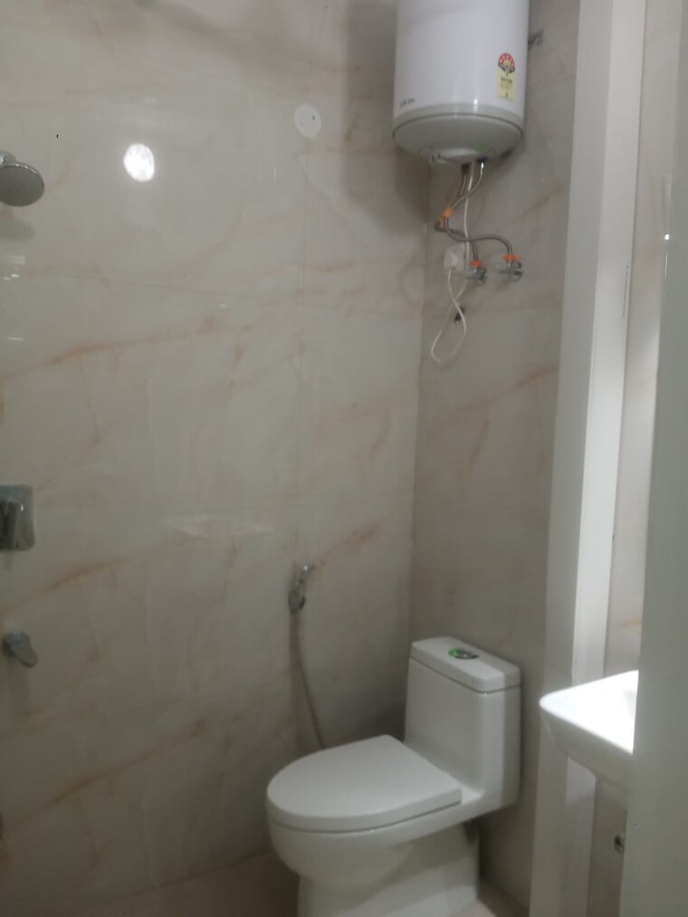 Washroom, safdarjung enclave Commercial Office Space 1800 Sq.Ft. In Safdarjung Enclave Delhi 9221166