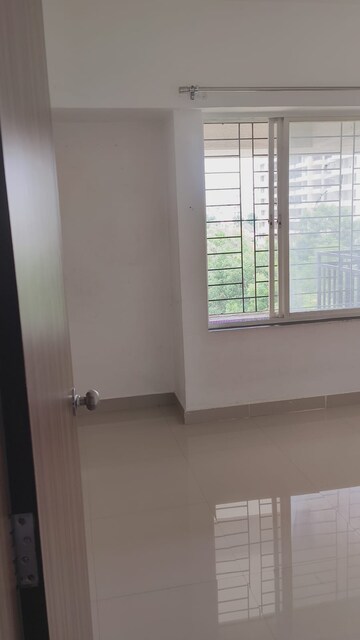 Room in 2 BHK Apartment at Majestique Landmark Miami, Dhayari – for Rent