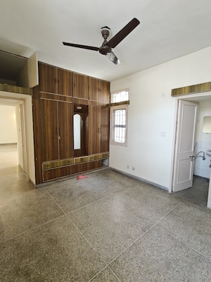 Room in 3 BHK Apartment at Vijay Ratan Vihar, Sector 15 – for Rent