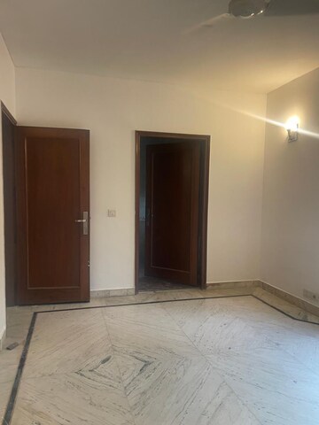 Room in 4 BHK Builder Floor at Greater Kailash ii – for Rent