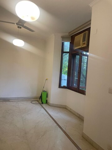 Room in 4 BHK Builder Floor at Greater Kailash ii – for Rent