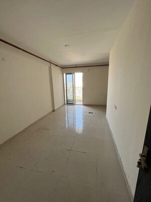 Room in 2 BHK Apartment at Signature The Millennia 2, Sector 37d – for Rent