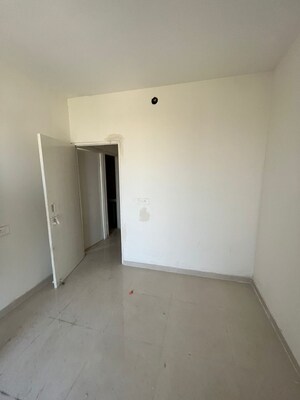 Room in 2 BHK Apartment at Signature The Millennia 2, Sector 37d – for Rent